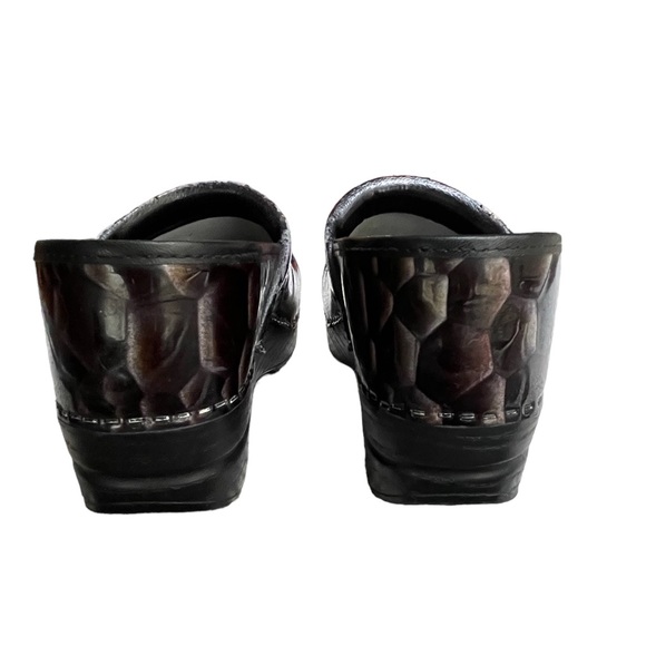 Dansko Snake Print Professional Clogs Size 7.5 - Picture 3 of 11